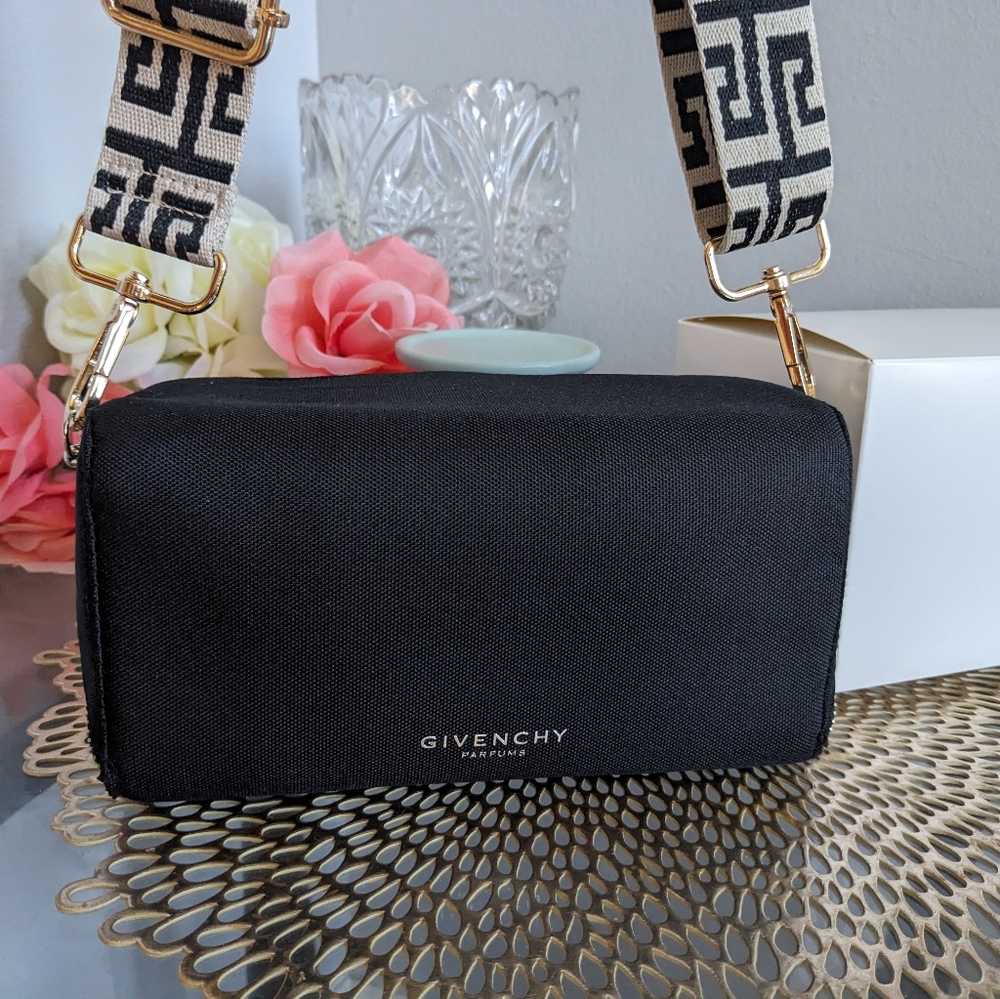 Givenchy - Picture 3 of 10